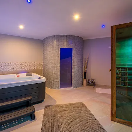 Unterkunft Mit Sauna, Meerblick, Whirlpool Und Beheiztem Pool