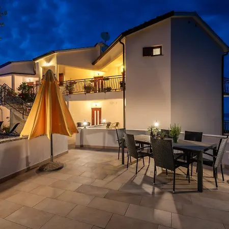 Unterkunft Mit Sauna, Meerblick, Whirlpool Und Beheiztem Pool Labin (Istria)